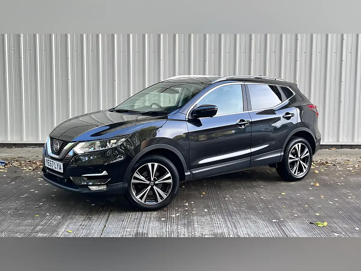 Used 2017 Nissan Qashqai N-Connecta Black - Interior and Exterior details 13