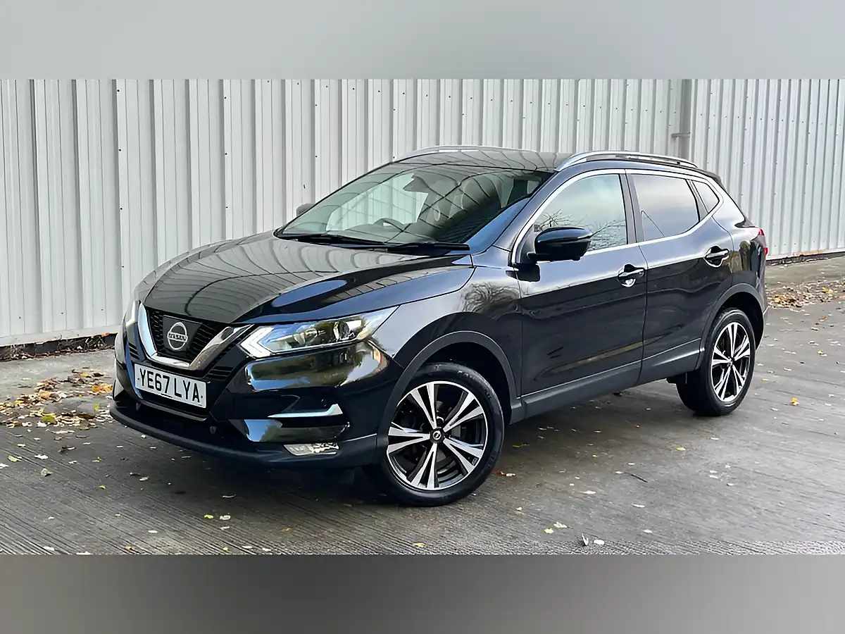 Used 2017 Nissan Qashqai N-Connecta Black - Interior and Exterior details 15