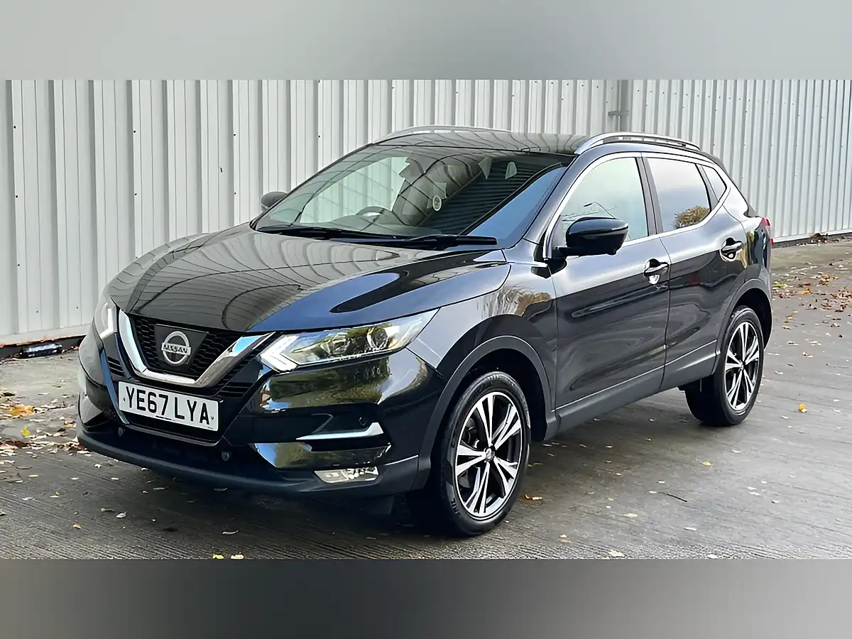 Used 2017 Nissan Qashqai N-Connecta Black - Interior and Exterior details 16
