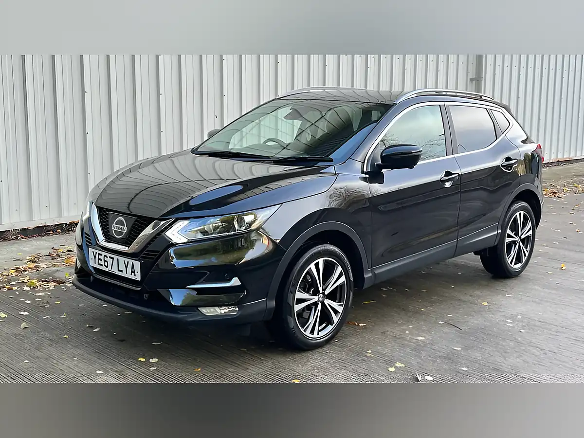 Used 2017 Nissan Qashqai N-Connecta Black - Interior and Exterior details 18
