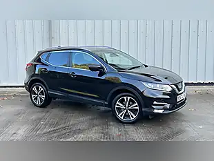 Used 2017 Nissan Qashqai N-Connecta Black - Interior and Exterior details 6
