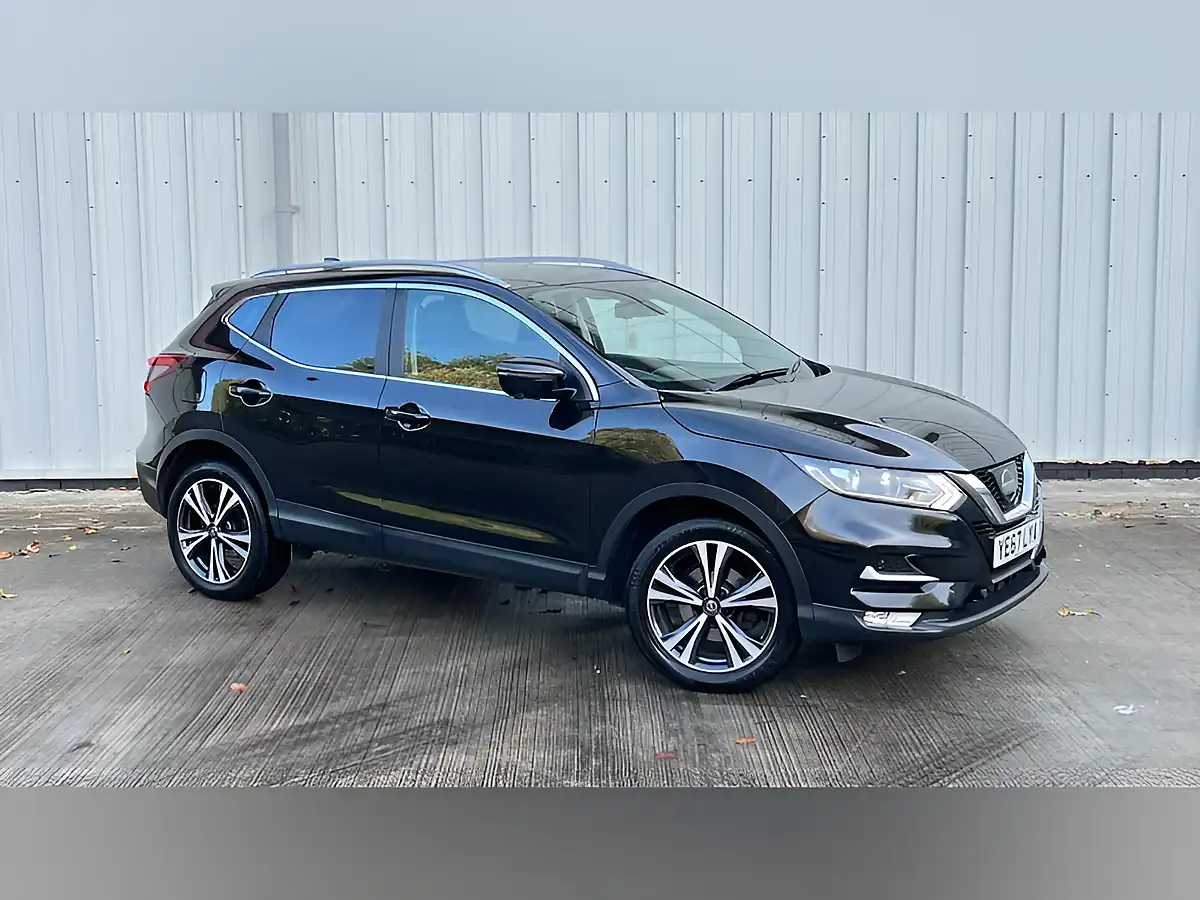 Used 2017 Nissan Qashqai N-Connecta Black - Interior and Exterior details 6