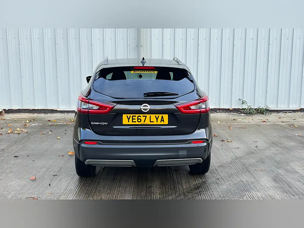 Used 2017 Nissan Qashqai N-Connecta Black - Interior and Exterior details 7