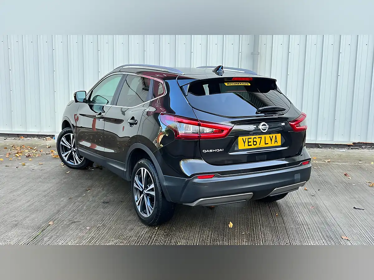Used 2017 Nissan Qashqai N-Connecta Black - Interior and Exterior details 8