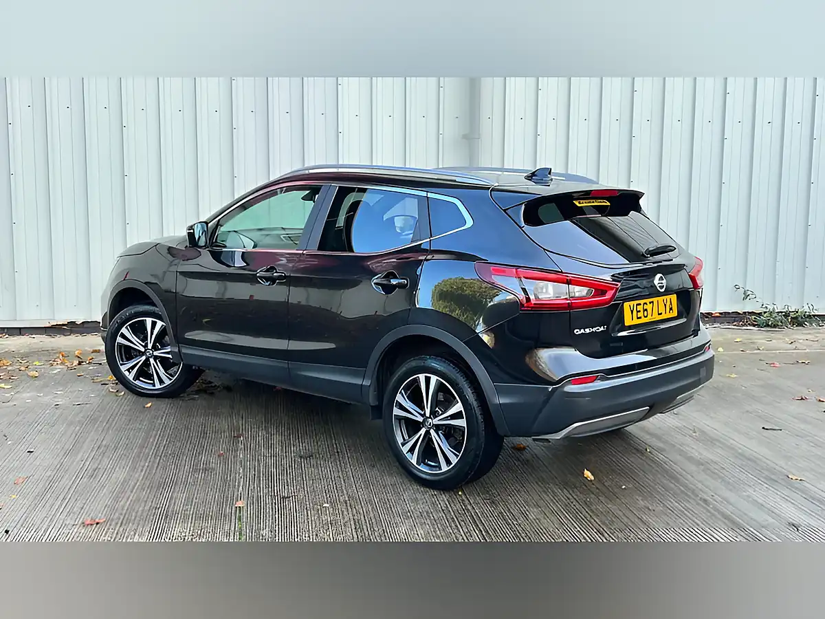 Used 2017 Nissan Qashqai N-Connecta Black - Interior and Exterior details 9