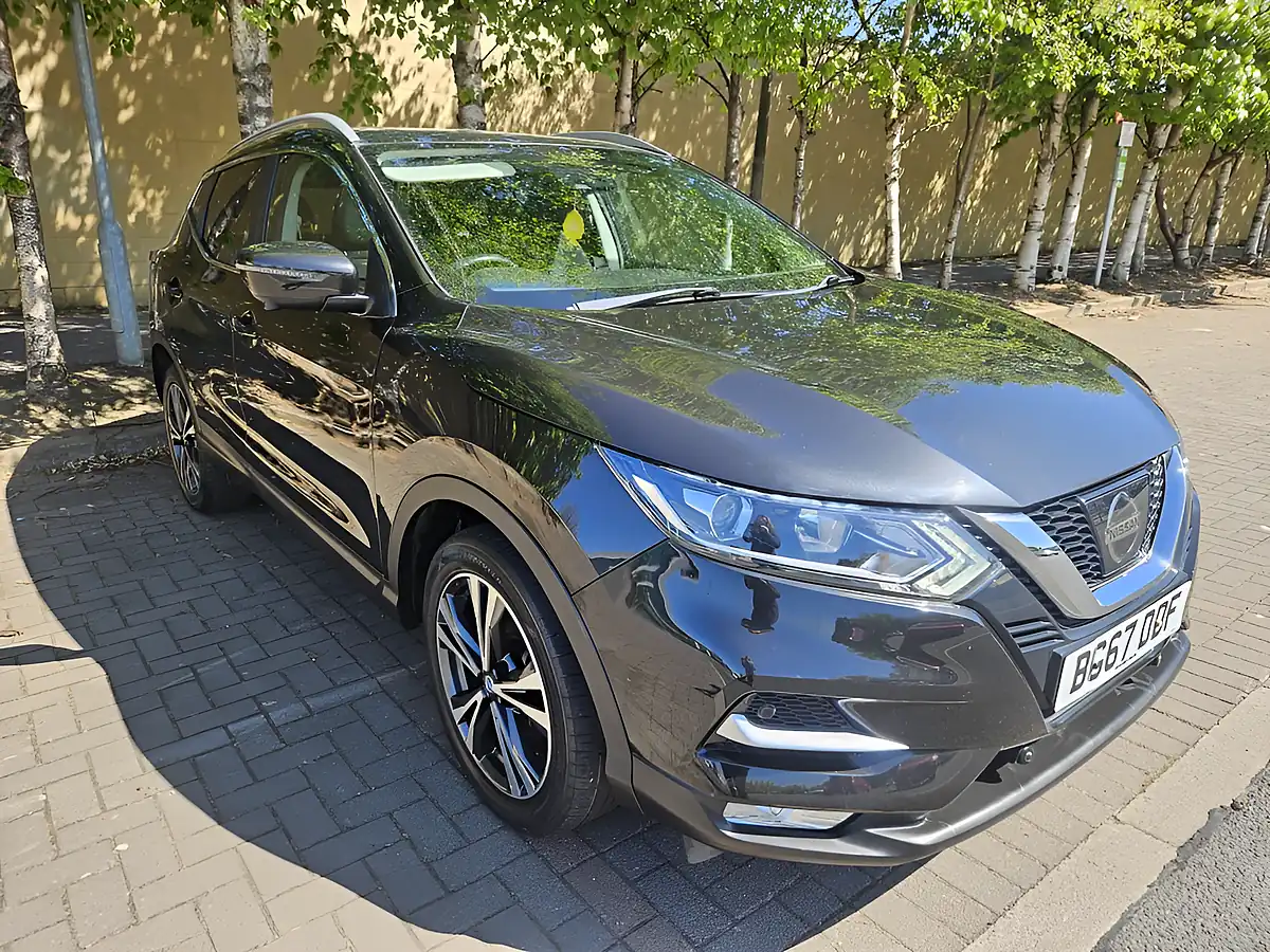 Used 2017 Nissan Qashqai N-Connecta Black - Front View