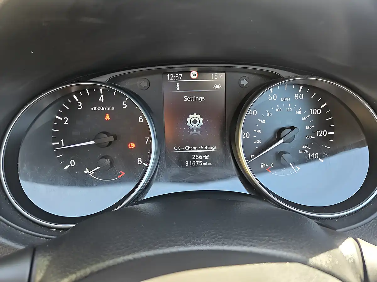 Used 2017 Nissan Qashqai N-Connecta Black - Interior and Exterior details 11
