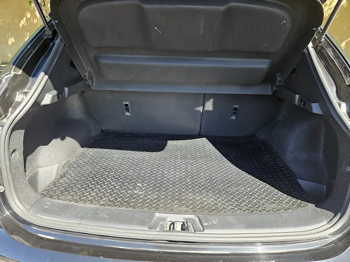 Used 2017 Nissan Qashqai N-Connecta Black - Interior and Exterior details 14