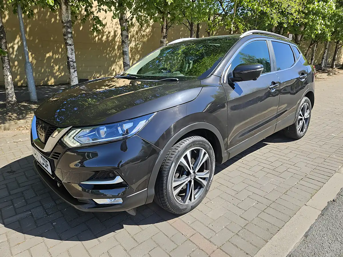 Used 2017 Nissan Qashqai N-Connecta Black - Interior and Exterior details 15