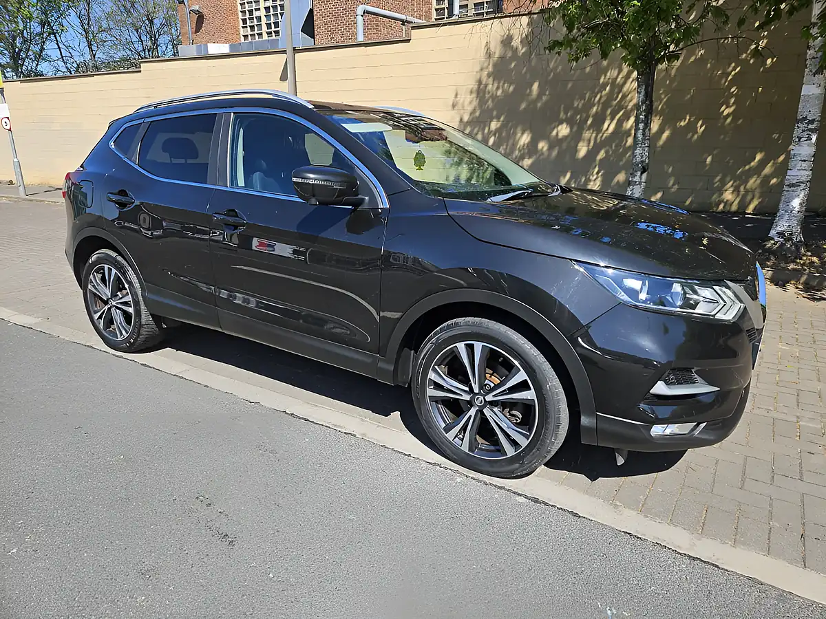 Used 2017 Nissan Qashqai N-Connecta Black - Interior and Exterior details 16