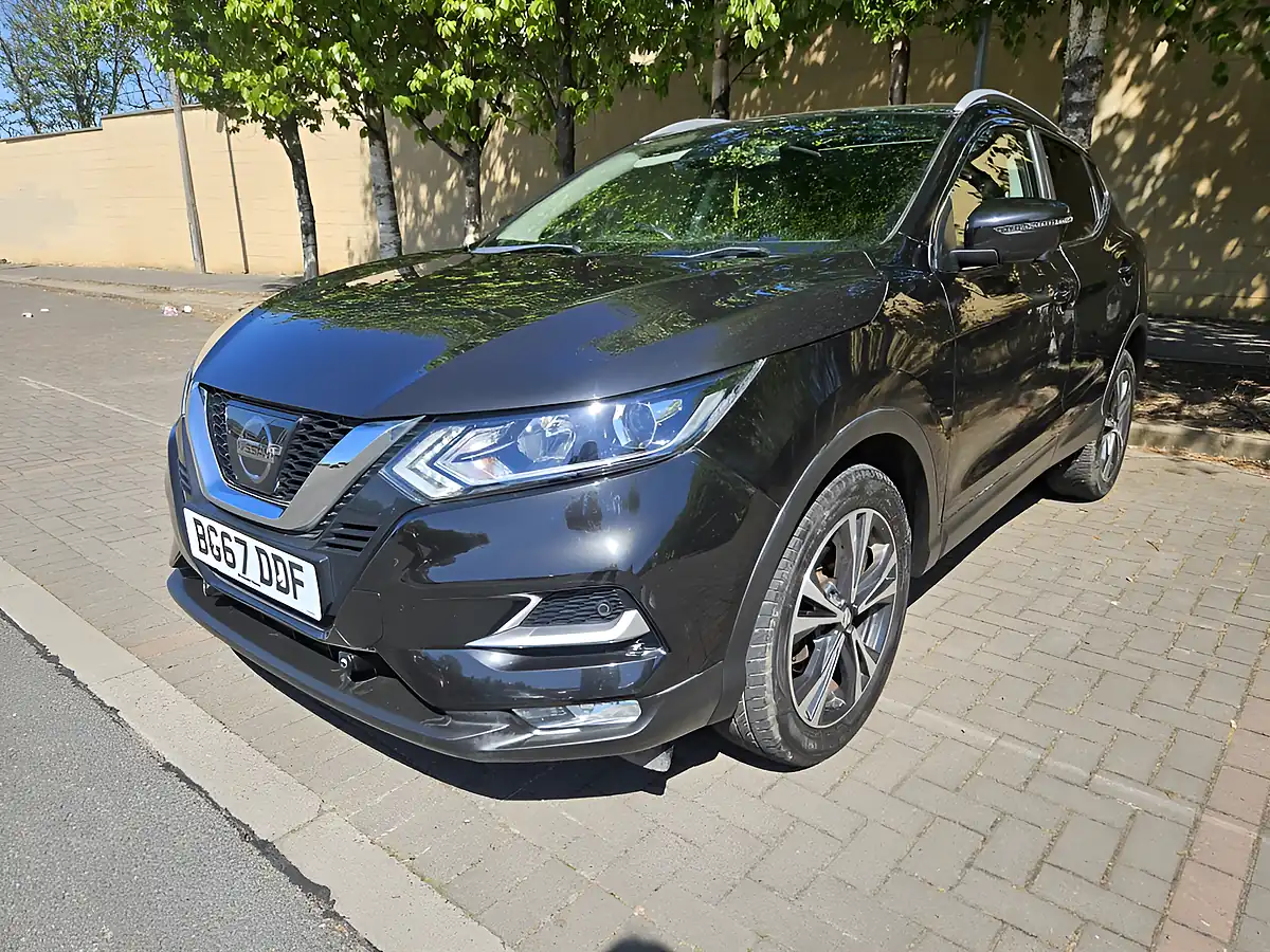 Used 2017 Nissan Qashqai N-Connecta Black - Interior and Exterior details 4