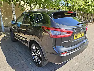 Used 2017 Nissan Qashqai N-Connecta Black - Interior and Exterior details 5