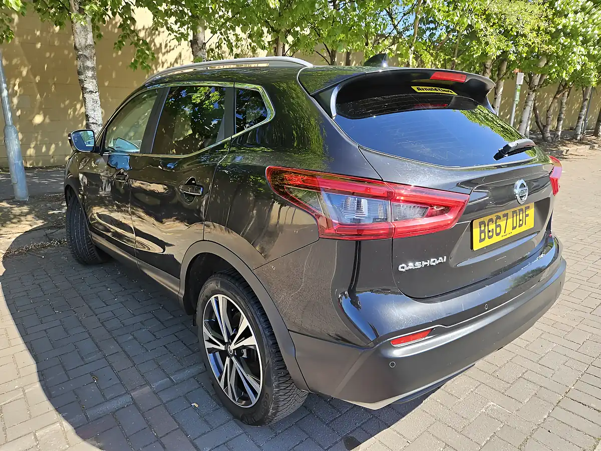 Used 2017 Nissan Qashqai N-Connecta Black - Interior and Exterior details 5