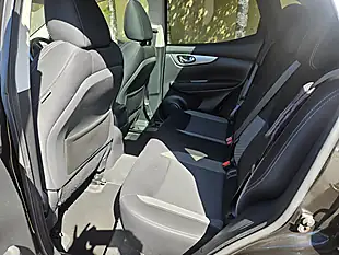 Used 2017 Nissan Qashqai N-Connecta Black - Interior and Exterior details 6