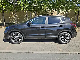 Used 2017 Nissan Qashqai N-Connecta Black - Interior and Exterior details 8