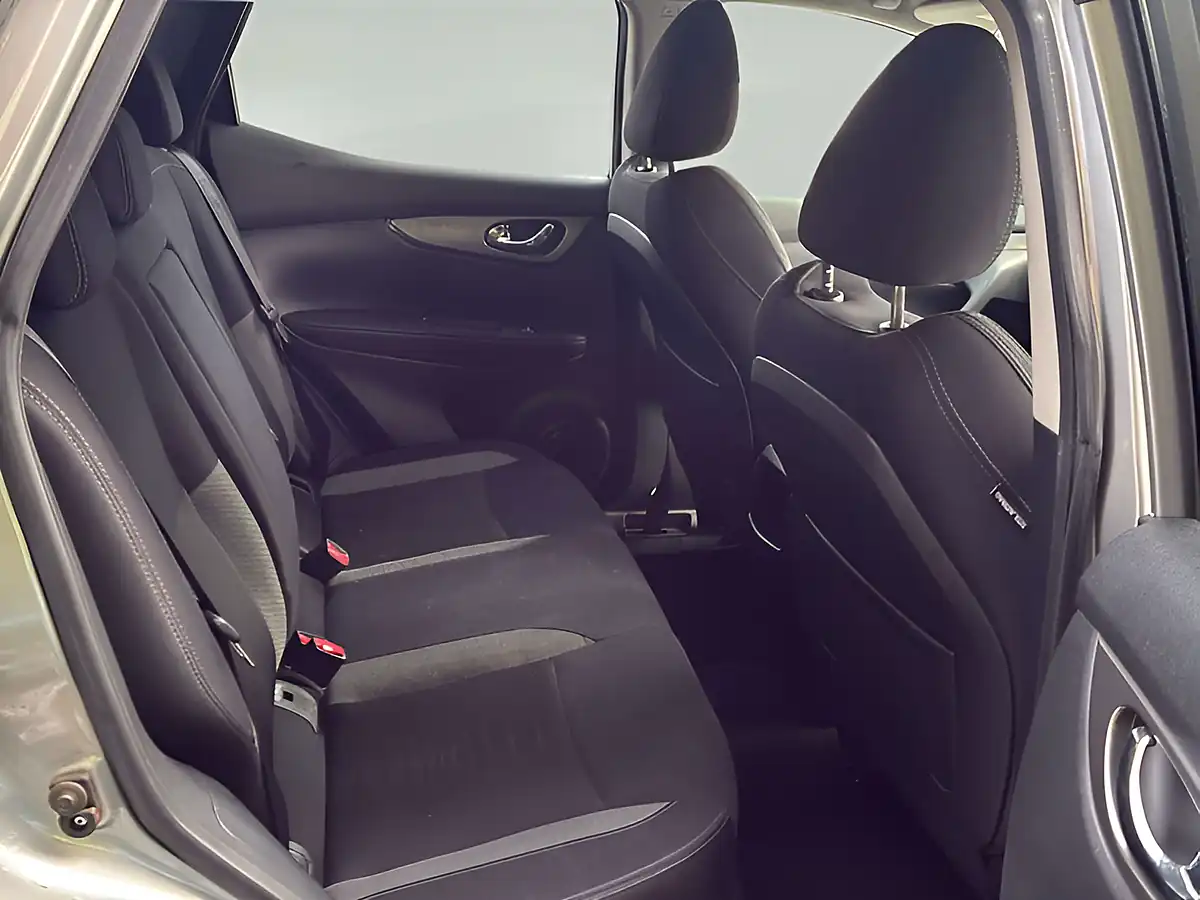 Used 2017 Nissan Qashqai N-Connecta Blade Silver - Interior and Exterior details 13