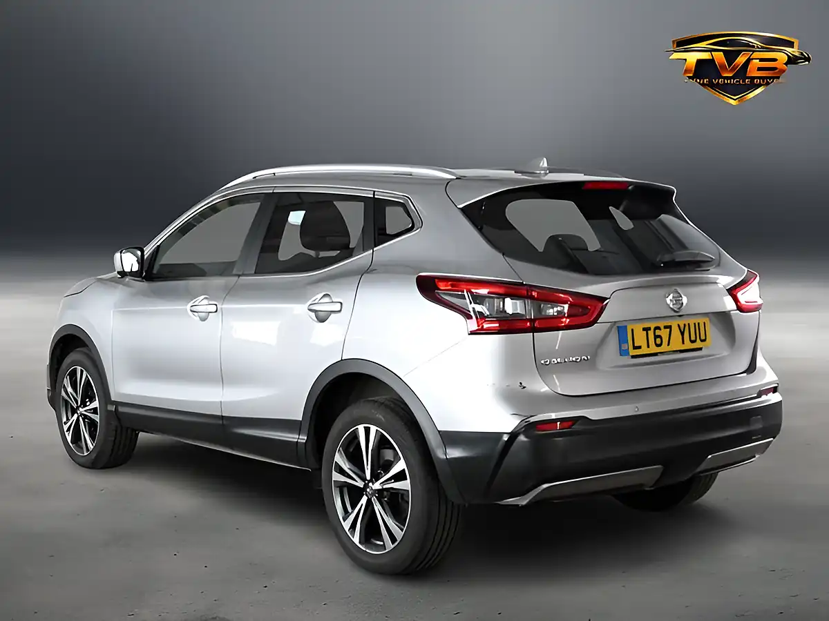 Used 2017 Nissan Qashqai N-Connecta Blade Silver - Interior and Exterior details 4