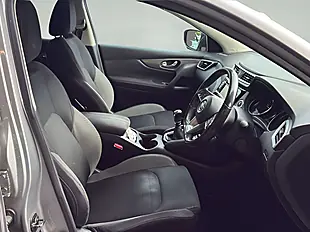 Used 2017 Nissan Qashqai N-Connecta Blade Silver - Interior and Exterior details 9