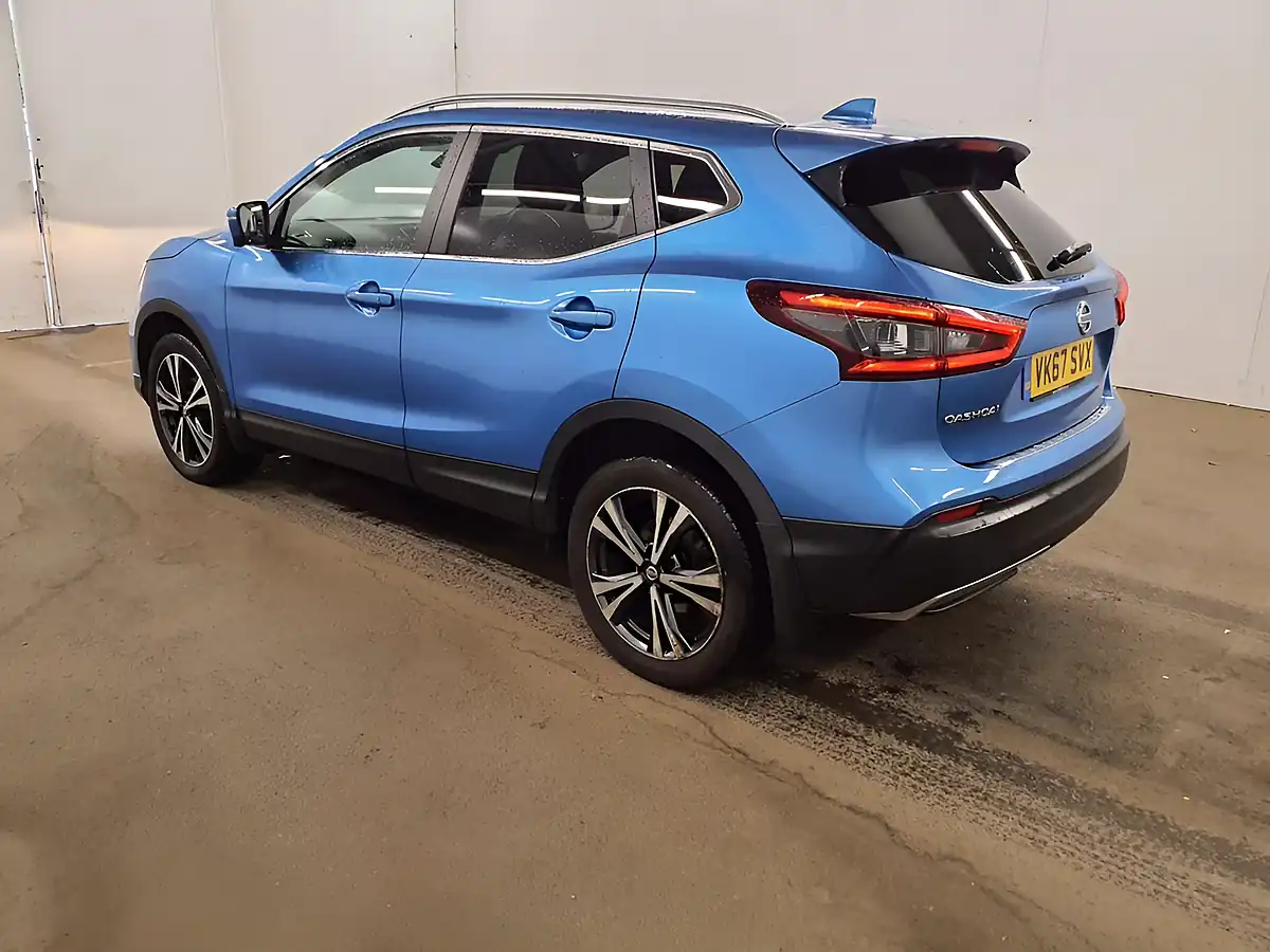 Used 2017 Nissan Qashqai N-Connecta Blue - Interior and Exterior details 5