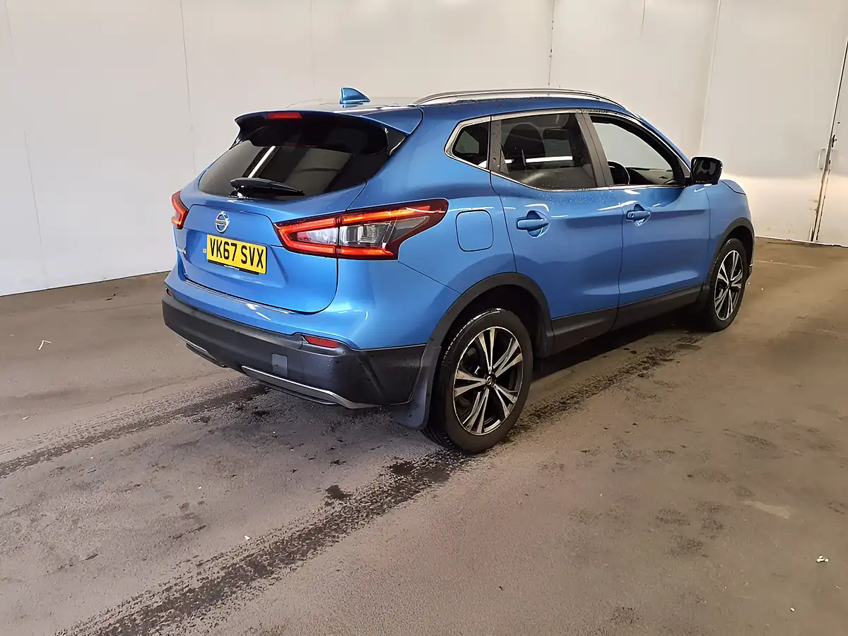 Used 2017 Nissan Qashqai N-Connecta Blue - Interior and Exterior details 6