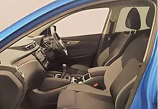 Used 2017 Nissan Qashqai N-Connecta Blue - Interior and Exterior details 7