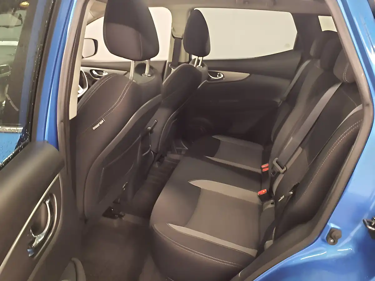 Used 2017 Nissan Qashqai N-Connecta Blue - Interior and Exterior details 8