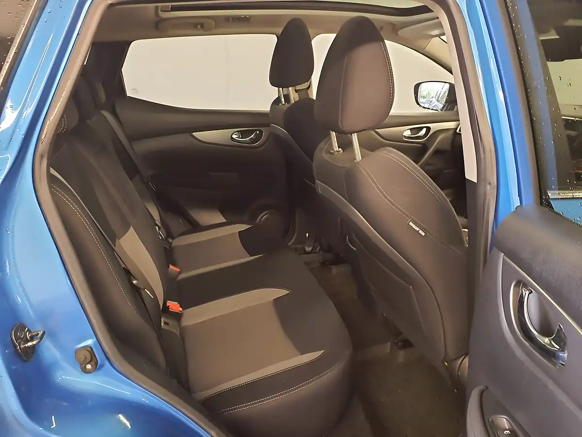 Used 2017 Nissan Qashqai N-Connecta Blue - Interior and Exterior details 9
