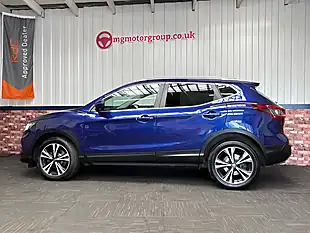Used 2017 Nissan Qashqai N-Connecta Blue - Interior and Exterior details 11