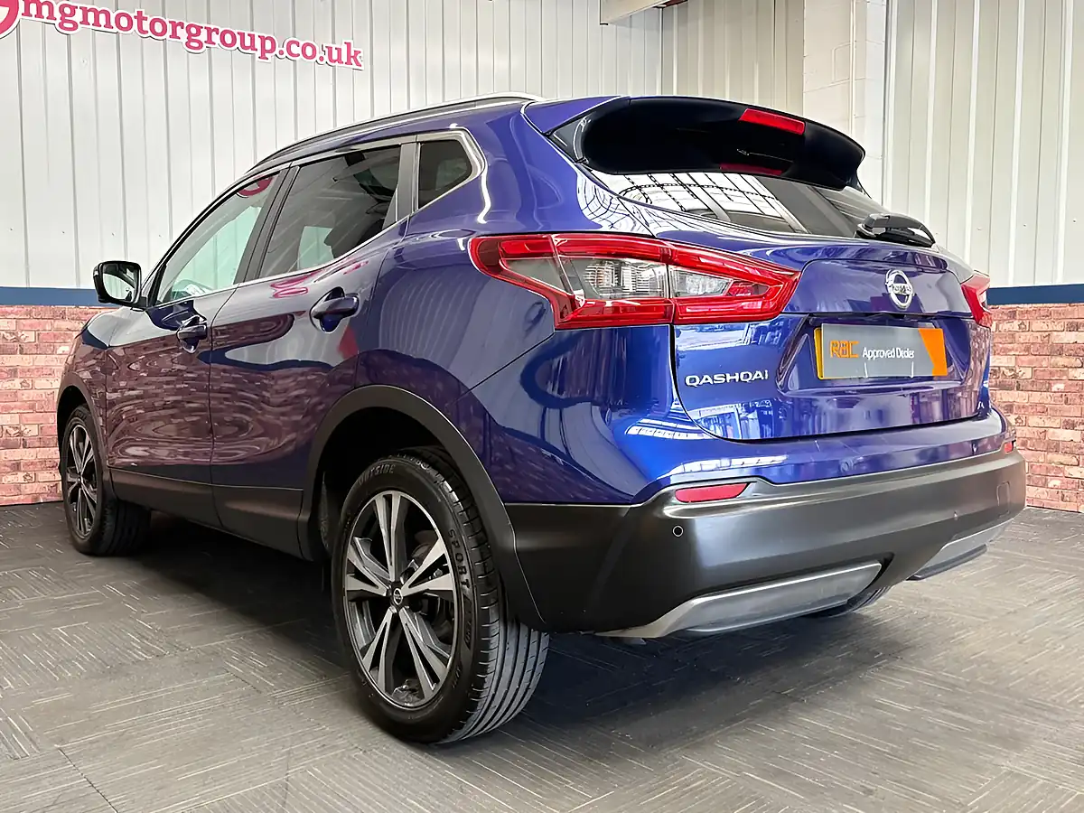 Used 2017 Nissan Qashqai N-Connecta Blue - Interior and Exterior details 13