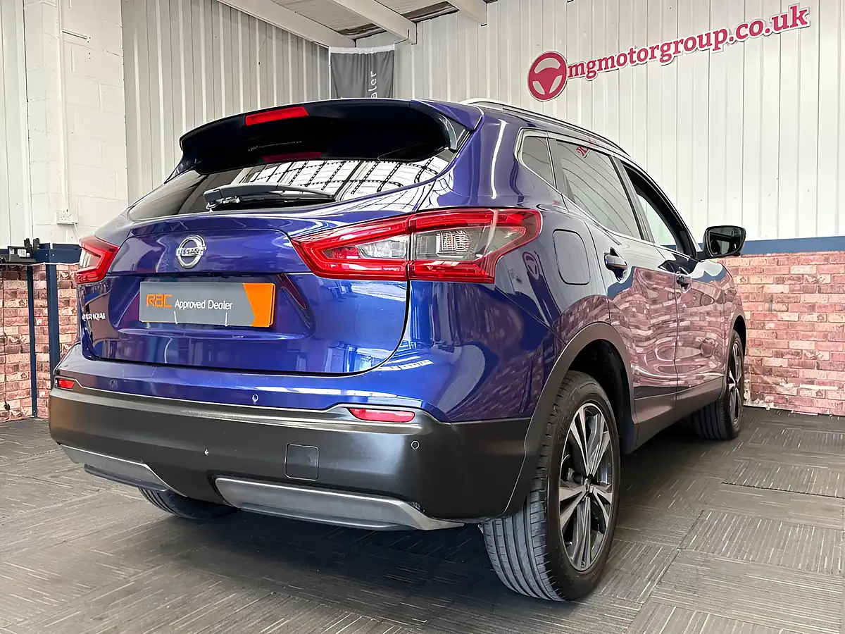 Used 2017 Nissan Qashqai N-Connecta Blue - Interior and Exterior details 15