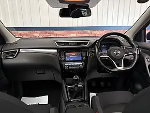 Used 2017 Nissan Qashqai N-Connecta Blue - Interior and Exterior details 16