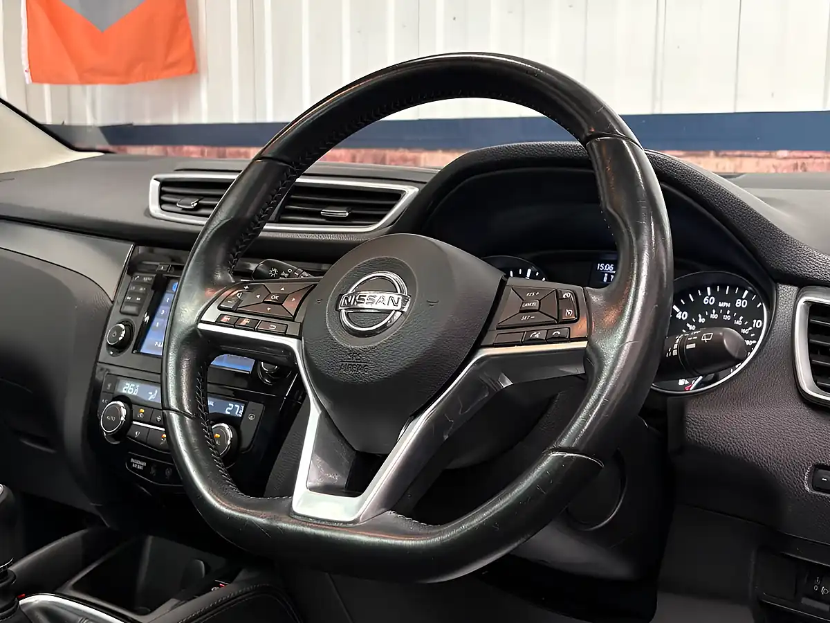 Used 2017 Nissan Qashqai N-Connecta Blue - Interior and Exterior details 17