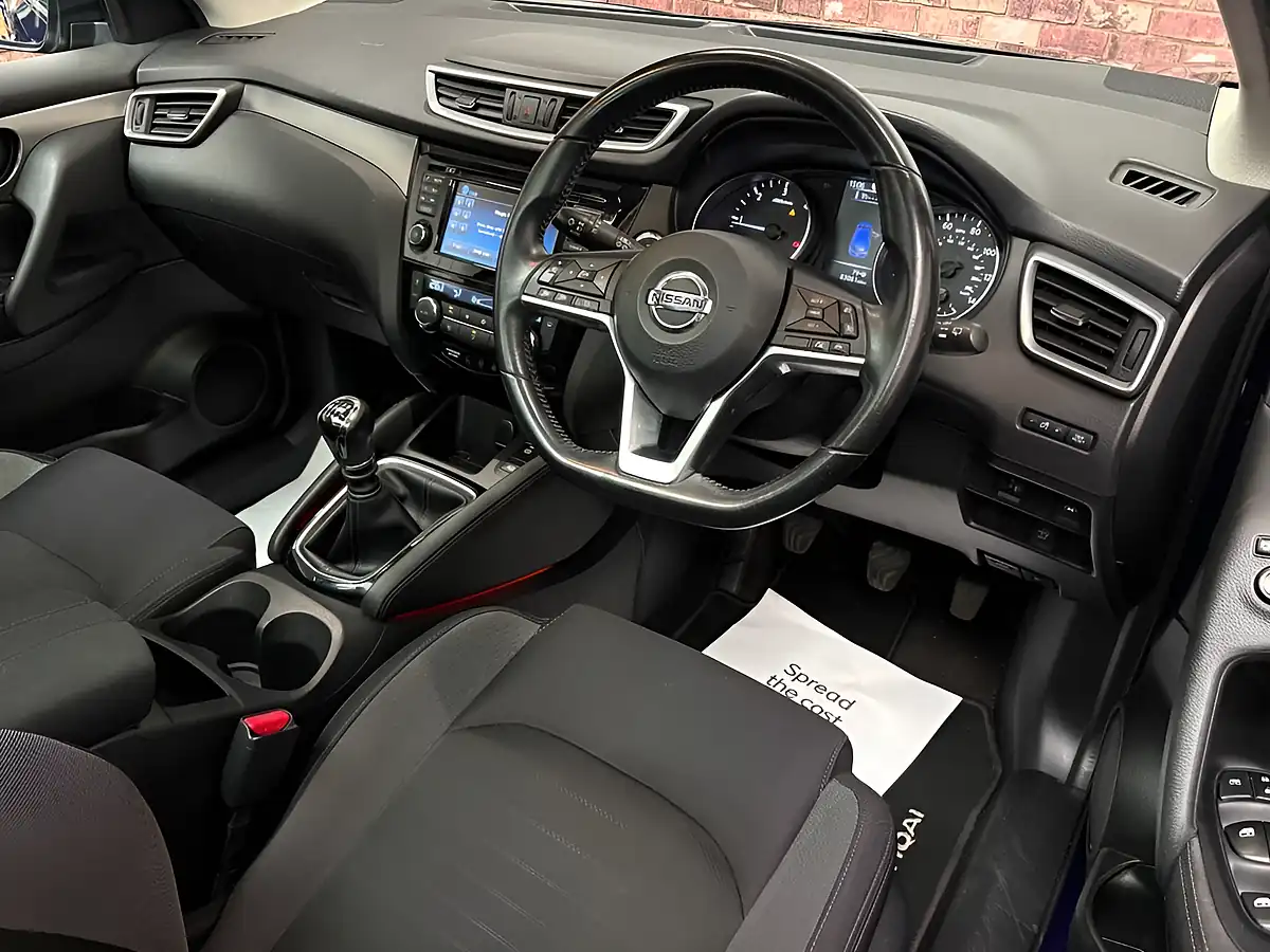 Used 2017 Nissan Qashqai N-Connecta Blue - Interior and Exterior details 6