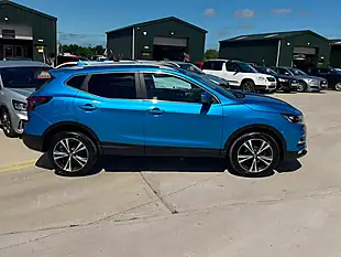 Used 2017 Nissan Qashqai N-Connecta Blue - Interior and Exterior details 10
