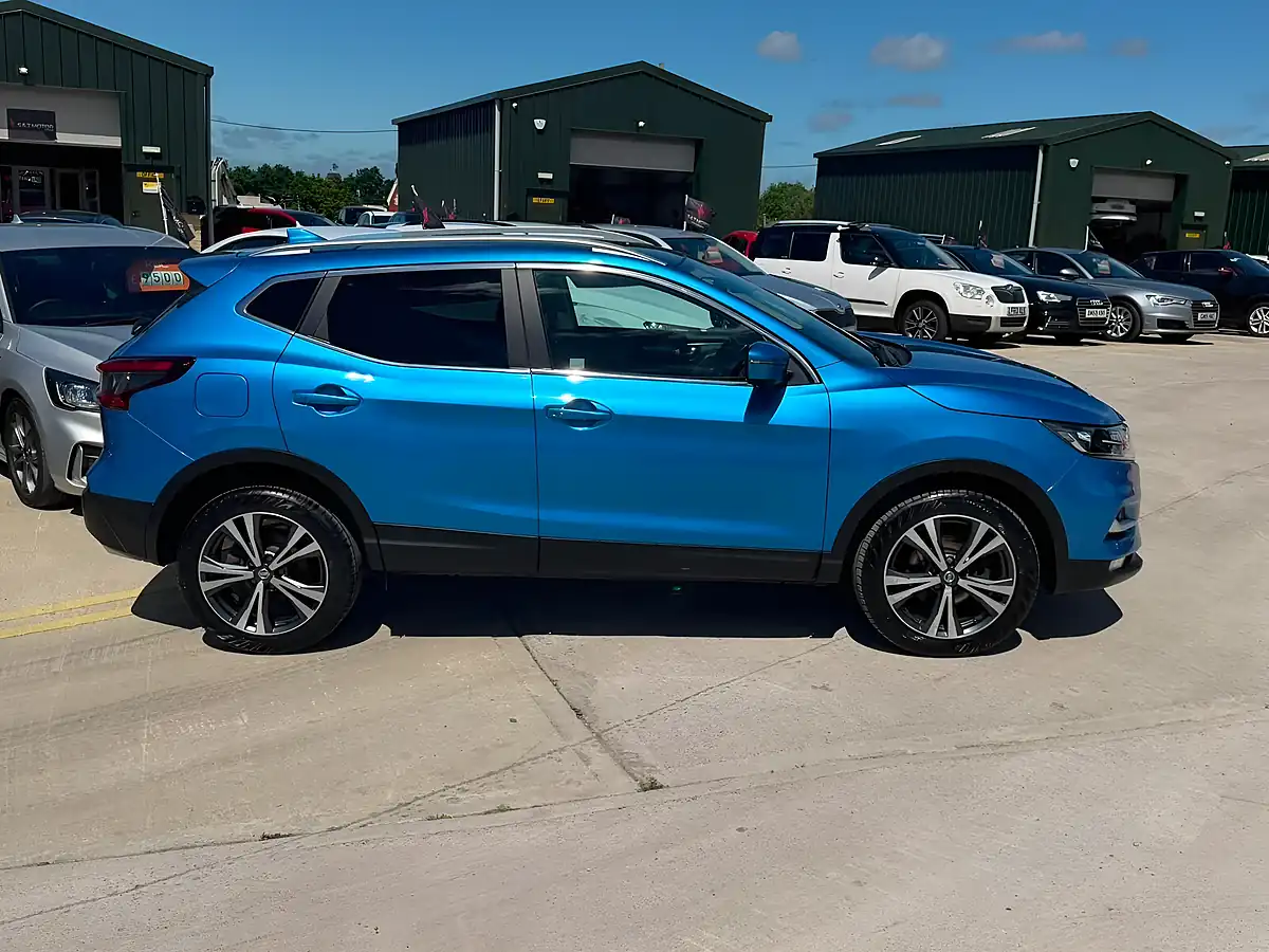 Used 2017 Nissan Qashqai N-Connecta Blue - Interior and Exterior details 10