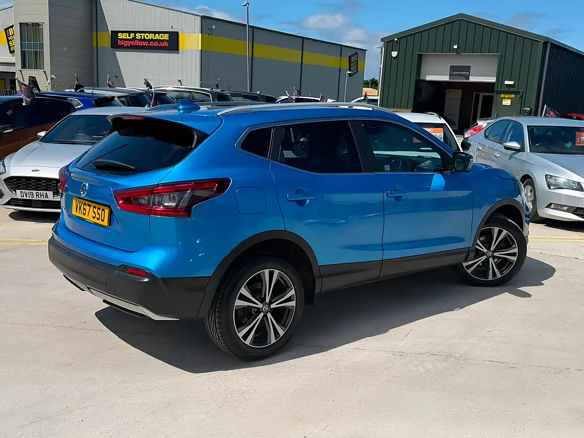 Used 2017 Nissan Qashqai N-Connecta Blue - Interior and Exterior details 11