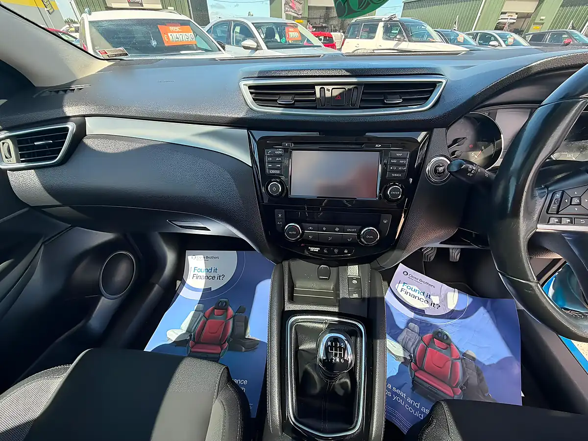 Used 2017 Nissan Qashqai N-Connecta Blue - Interior and Exterior details 13