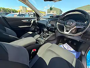 Used 2017 Nissan Qashqai N-Connecta Blue - Interior and Exterior details 14