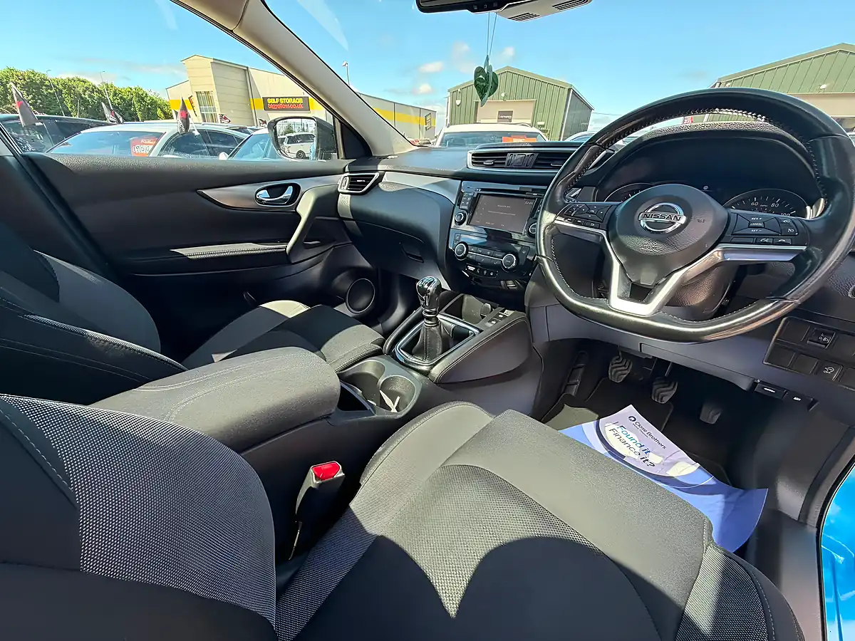 Used 2017 Nissan Qashqai N-Connecta Blue - Interior and Exterior details 14