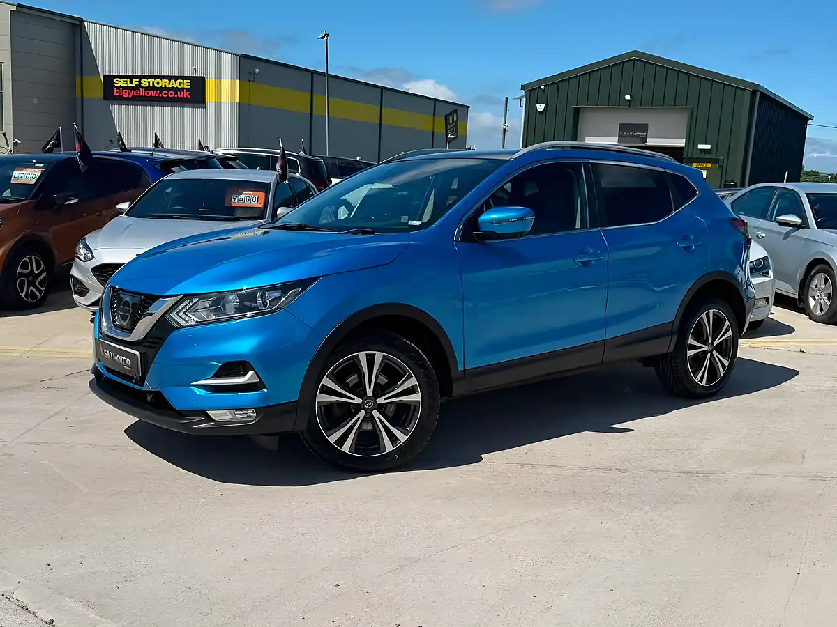 Used 2017 Nissan Qashqai N-Connecta Blue - Interior and Exterior details 4