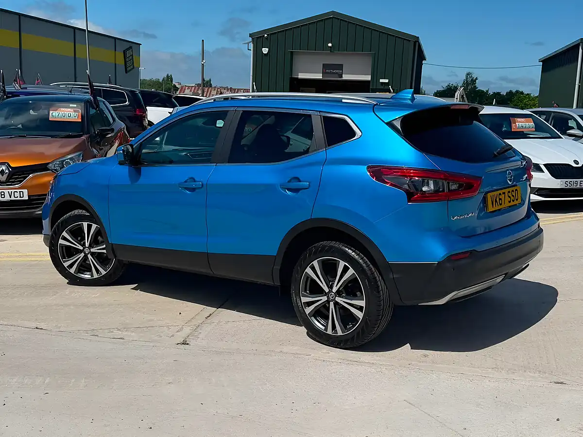 Used 2017 Nissan Qashqai N-Connecta Blue - Interior and Exterior details 5