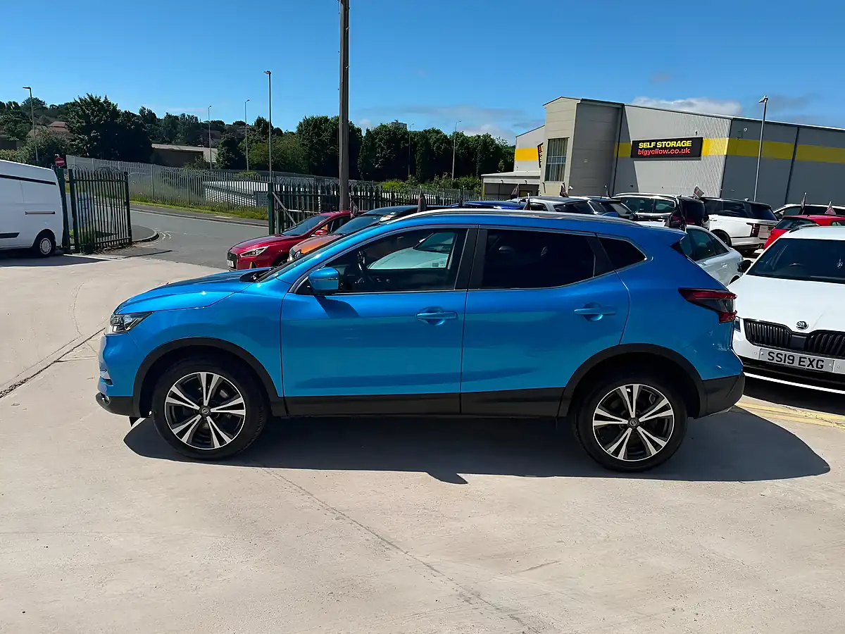 Used 2017 Nissan Qashqai N-Connecta Blue - Interior and Exterior details 8