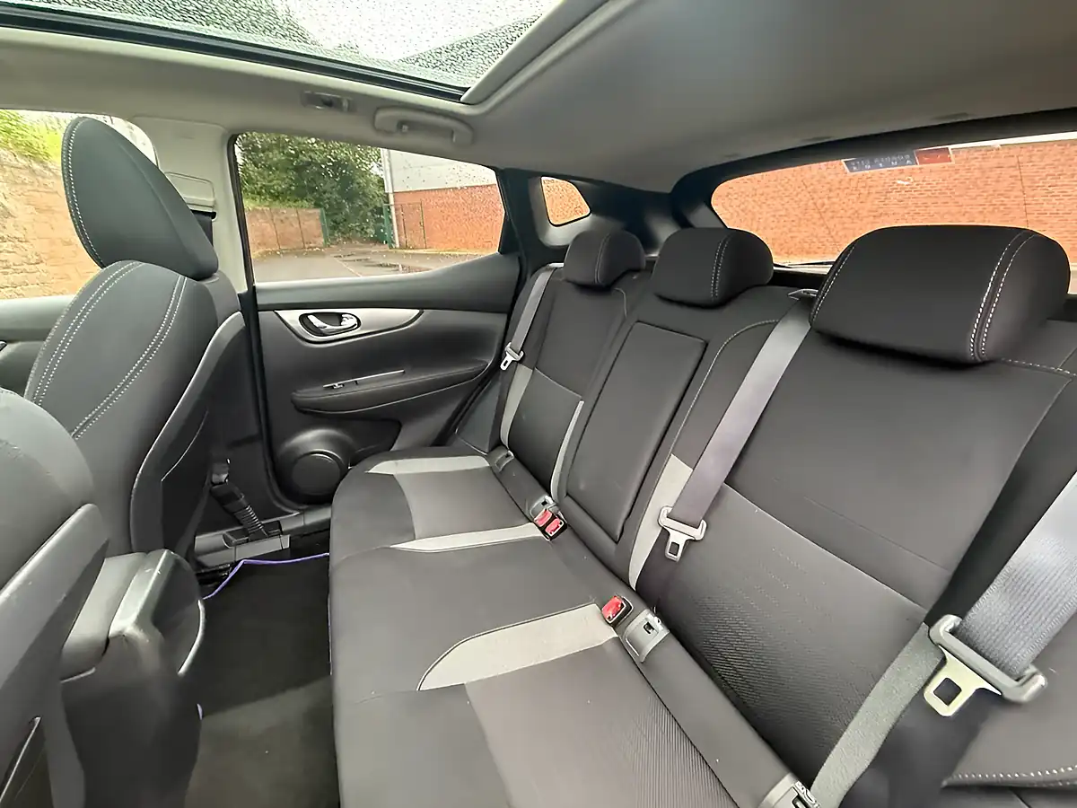 Used 2017 Nissan Qashqai N-Connecta Blue - Interior and Exterior details 12