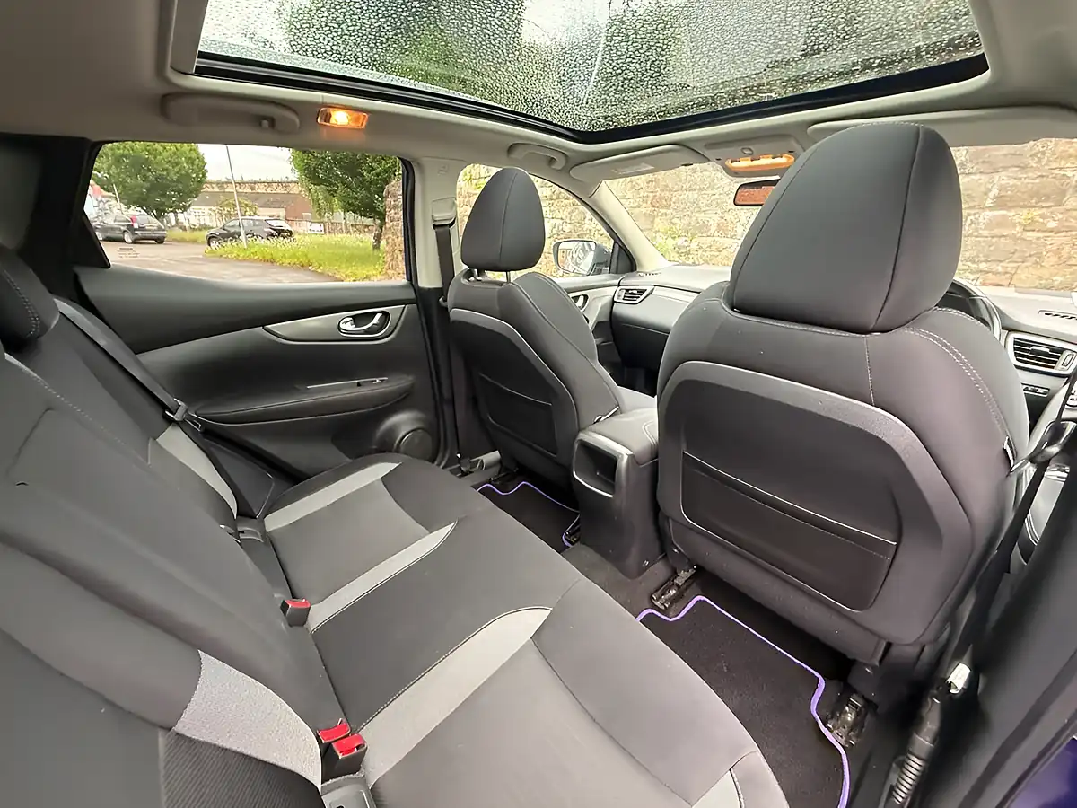 Used 2017 Nissan Qashqai N-Connecta Blue - Interior and Exterior details 13