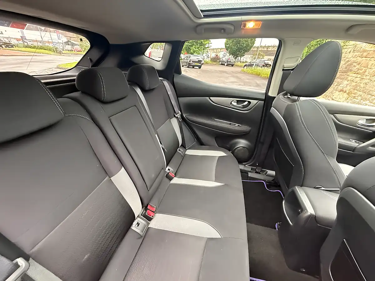 Used 2017 Nissan Qashqai N-Connecta Blue - Interior and Exterior details 14