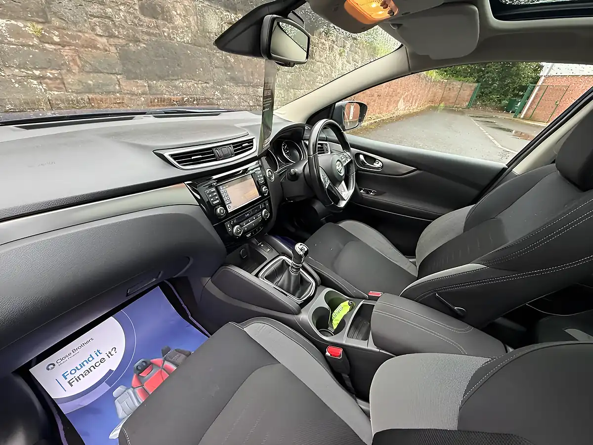 Used 2017 Nissan Qashqai N-Connecta Blue - Interior and Exterior details 16