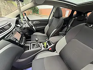 Used 2017 Nissan Qashqai N-Connecta Blue - Interior and Exterior details 17
