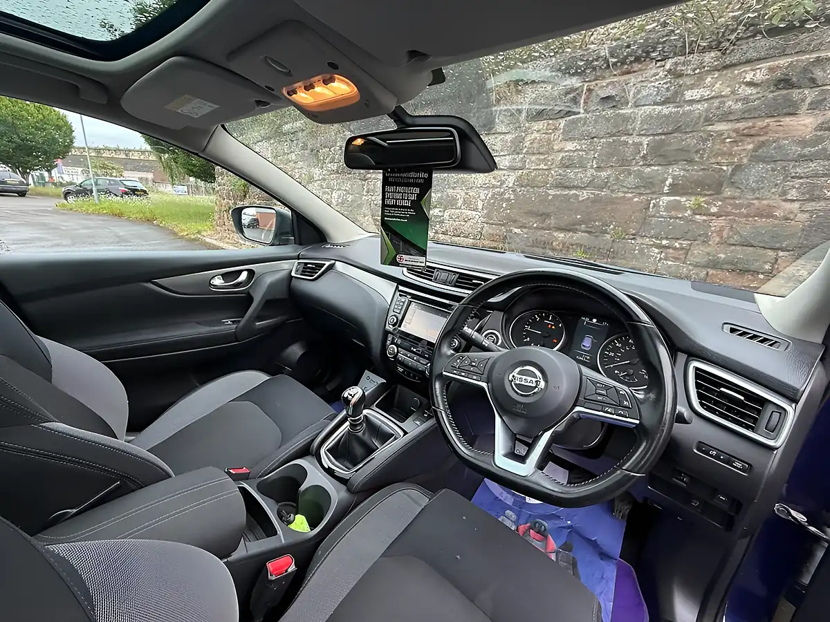 Used 2017 Nissan Qashqai N-Connecta Blue - Interior and Exterior details 18