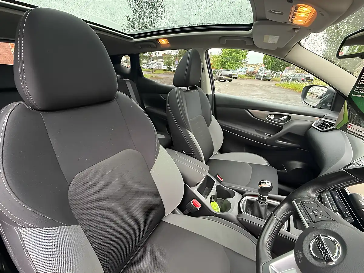Used 2017 Nissan Qashqai N-Connecta Blue - Interior and Exterior details 19