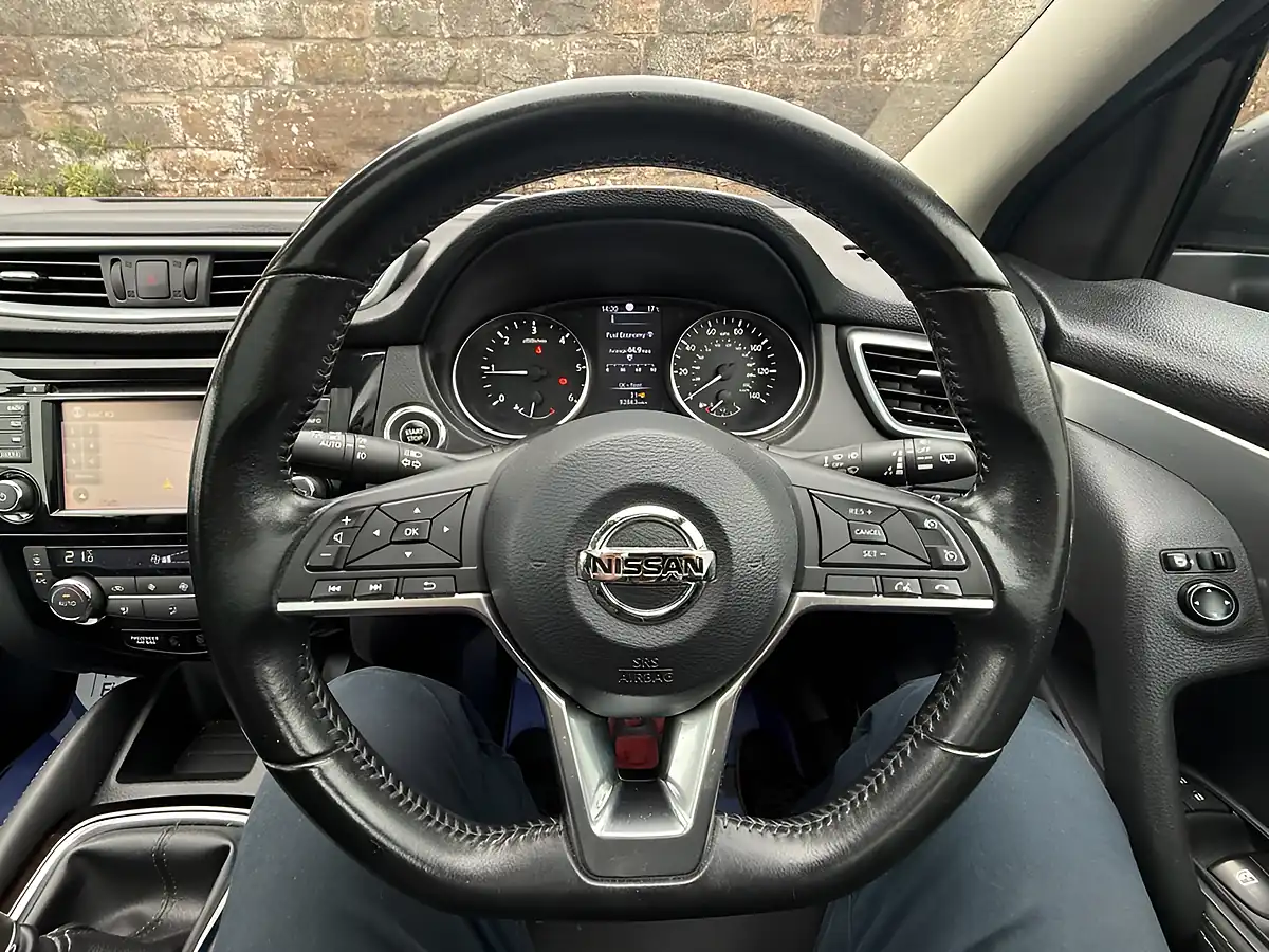 Used 2017 Nissan Qashqai N-Connecta Blue - Interior and Exterior details 20